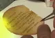 Un artist rus a creat o carte din petale de trandafir 
