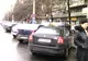 Autoturisme parcate în stația de autobuz