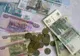 Rubla rusească atinge noi minime istorice, în ciuda intervenţiilor băncii centrale