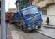 Camion în groapă