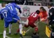 Combinaţia perfectă la un meci din liga a IV-a engleză! Centralul cu golul "fantomă", alături de tuşierul "orb" 