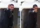 Barack Obama testează fuselajul elicopterului cu capul