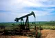 Benzina se scumpeşte, dar preţul petrolului scade