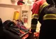 Pompierii bihoreni au cărat o femeie cu sania la ambulanţă 