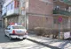 Maşină de poliţie parcată lângă semnul "Oprirea interzisă"