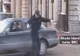 Un poliţist american dirijează circulaţia cu mişcări de break-dance