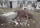 Un cimitir din Piteşti a devenit groapă de gunoi