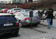 Rampa de acces pentru persoanele cu dizabilităţi, blocată de o maşină