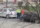 Maşina poliţiei parcată în dreptul semnului de oprire interzisă