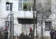 Doi copii au fost aruncaţi de mama lor pe geam, după ce casa a luat foc 
