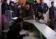 Zeci de şomeri au stat toată noaptea la coadă, la AJOFM Braşov