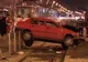 Un şofer a lovit două persoane într-o staţie de tramvai din Capitală, după care a fugit de la locul accidentului