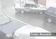 O şoferiţă din Bucureşti a intrat cu maşina într-un zid, după ce a lovit un alt autoturism parcat  - VEZI VIDEO