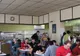 Au renunţat la restaurante şi au ajuns să mănânce la cantina săracilor