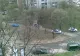 Maşini parcate pe spaţiul verde