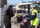 Poliţiştii timişoreni au împiedicat un bărbat să îşi ia tortul din maşina parcată ilegal. VEZI VIDEO