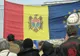 Doi oficiali de la MAI au stat de vorbă cu protestatarii de la Chişinău