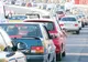 Circulaţie îngreunată pe DN 1A, după ce un TIR a derapat şi a dărâmat un stâlp de electricitate
