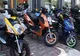 Tot mai mulţi români renunţă la mersul cu automobilul