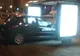 Parcat în staţia de tramvai
