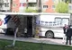 Autobuzul în care s-a amenajat o librărie va trece prin 47 de oraşe 