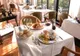 Franţa ajută patronii de restaurante să facă faţă crizei şi reduce valoarea TVA