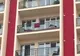 Proprietarii din blocurile Capitalei nu mai vor firme în apartamente. Care e părerea ta? 