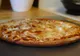S-a lansat şi pizza de criză, care nu are caşcaval