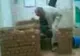 Un profesor din Belgia a pedepsit un elev băgându-l cu capul într-o găleată cu ciment. VEZI VIDEO