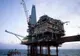 Petrolul s-a scumpit până la cel mai mare nivel din ultimele şase luni