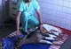 Un pui de căprioară găsit cu picioarele şi coastele rupte a fost operat la Bucureşti