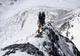Doi alpinişti covăsneni, opriţi de viscol în drumul spre cucerirea vârfului Cho-Oyu (8201 m)