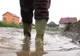 Accesul într-un cartier rezidenţial din Bistriţa se face prin noroaie 