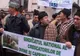 Fermierii protestatari s-au îmbrâncit cu jandarmii după ce au forţat cordoanele de ordine 
