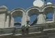 Un bărbat a protestat pe Casa Presei Libere din Bucureşti