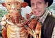 Gunther von Hagens pune în scenă spectacole în cadrul cărora realizează autopsii în direct