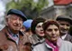 Pensionarii din Bacău s-au înghesuit să prindă un bilet de tratament