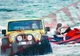 Costeluş Căşuneanu, fiul asfaltatorului Costel Căşuneanu, se distrează la mare cu maşina prin valuri