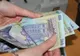Peste 250.000 de bugetari vor da statul în judecată dacă nu primesc primele de vacanţă