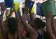 Bătaia cu apă într-un orăşel din Spania, între tradiţie şi caniculă