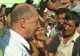Preşedintele Băsescu a fost aplaudat la Dăbuleni, după ce primarul localităţii i-a spus să-şi ceară scuze