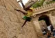 Un indian se poate caţăra cu mâinile goale pe orice perete sau clădire - VEZI VIDEO
