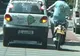Un tânăr din Bucureşti a mers pe  un scuter tras de o maşină