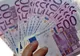 Cursul de schimb coboară cu un ban, la 4,2038 lei/euro, după aprecierea leului în ton cu regiunea