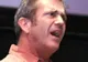 Mel Gibson a agresat un admirator