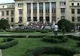 Companiile taie din costuri scăzând salariile angajaţilor noi