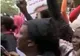 Sudan: Susţinătorii femeii judecate pentru că a purtat pantaloni, bătuţi de poliţie