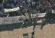 Protestatarii din faţa MAI au aruncat cu bomboane în ţinte, susţinând că nu pot prinde hoţi fără bani