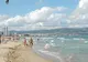 Turiştii, rugaţi să plece de pe plajă la ora 18.00, pentru ca angajaţii DADL să poată strânge algele