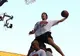 Slamdunk după o săritură peste o maşină la Campionatul European. Vezi imagini spectaculoase la SPORT pe NET
